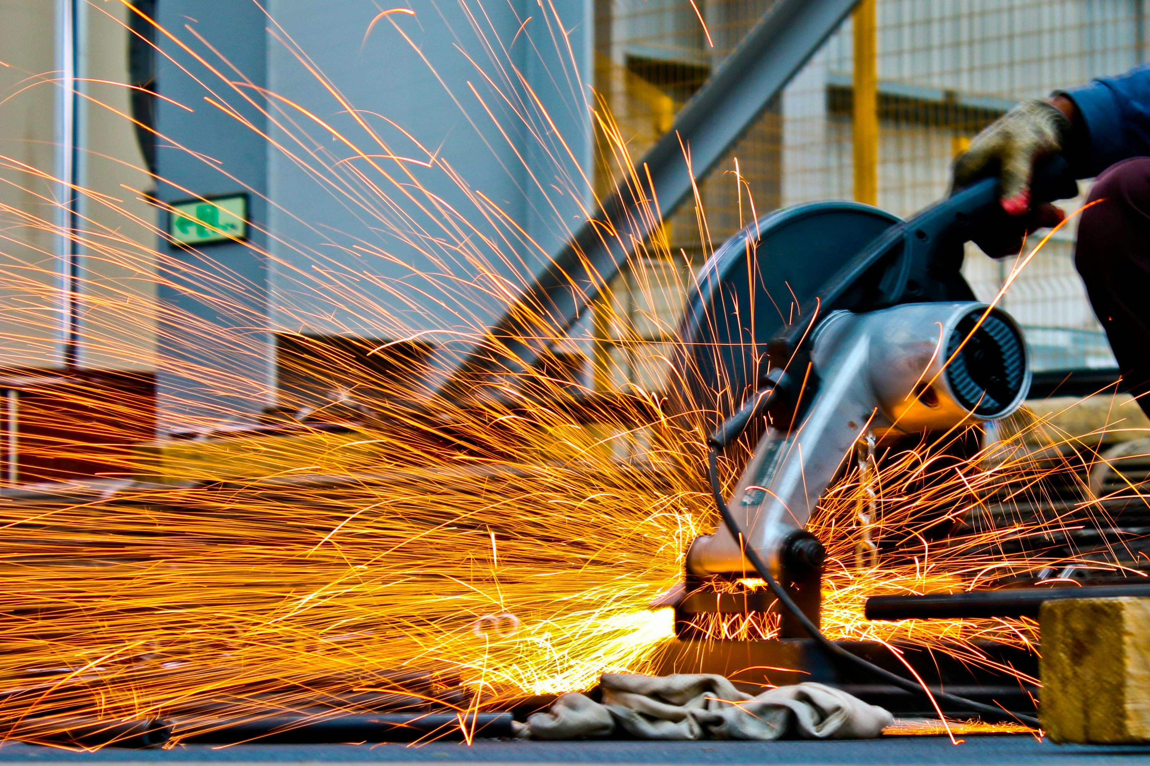 Travaux industriels avec étincelles